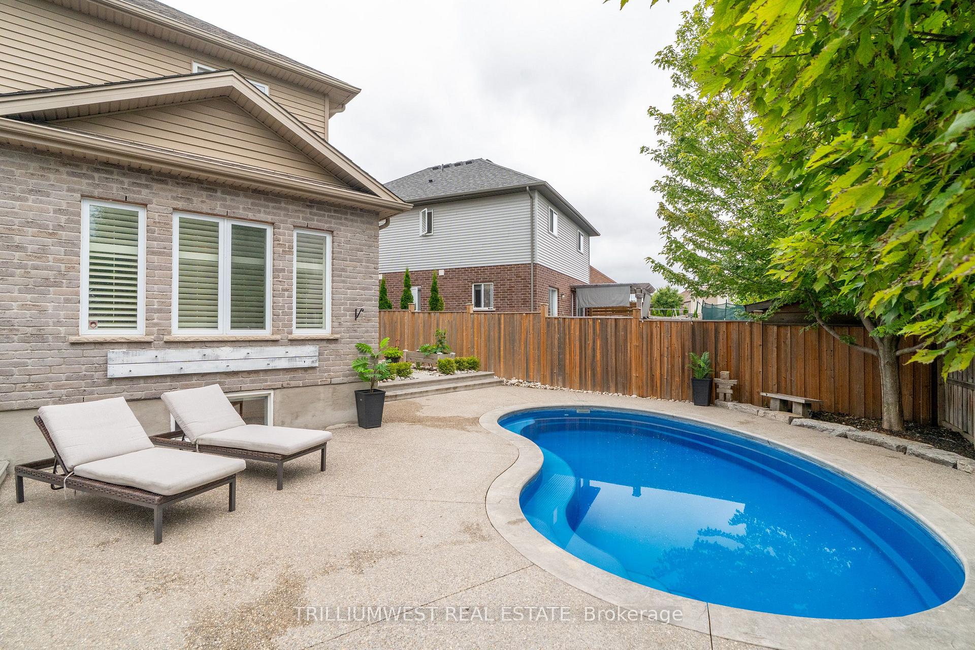 Photo 36 of 293 Watervale Crescent, Kitchener — HOMEH