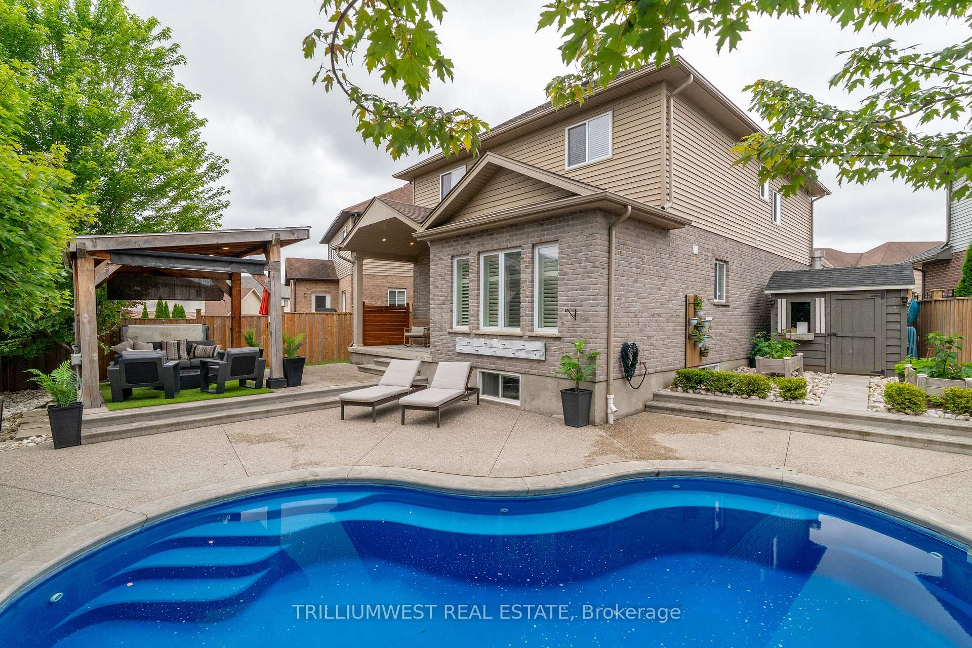 Photo 37 of 293 Watervale Crescent, Kitchener — HOMEH