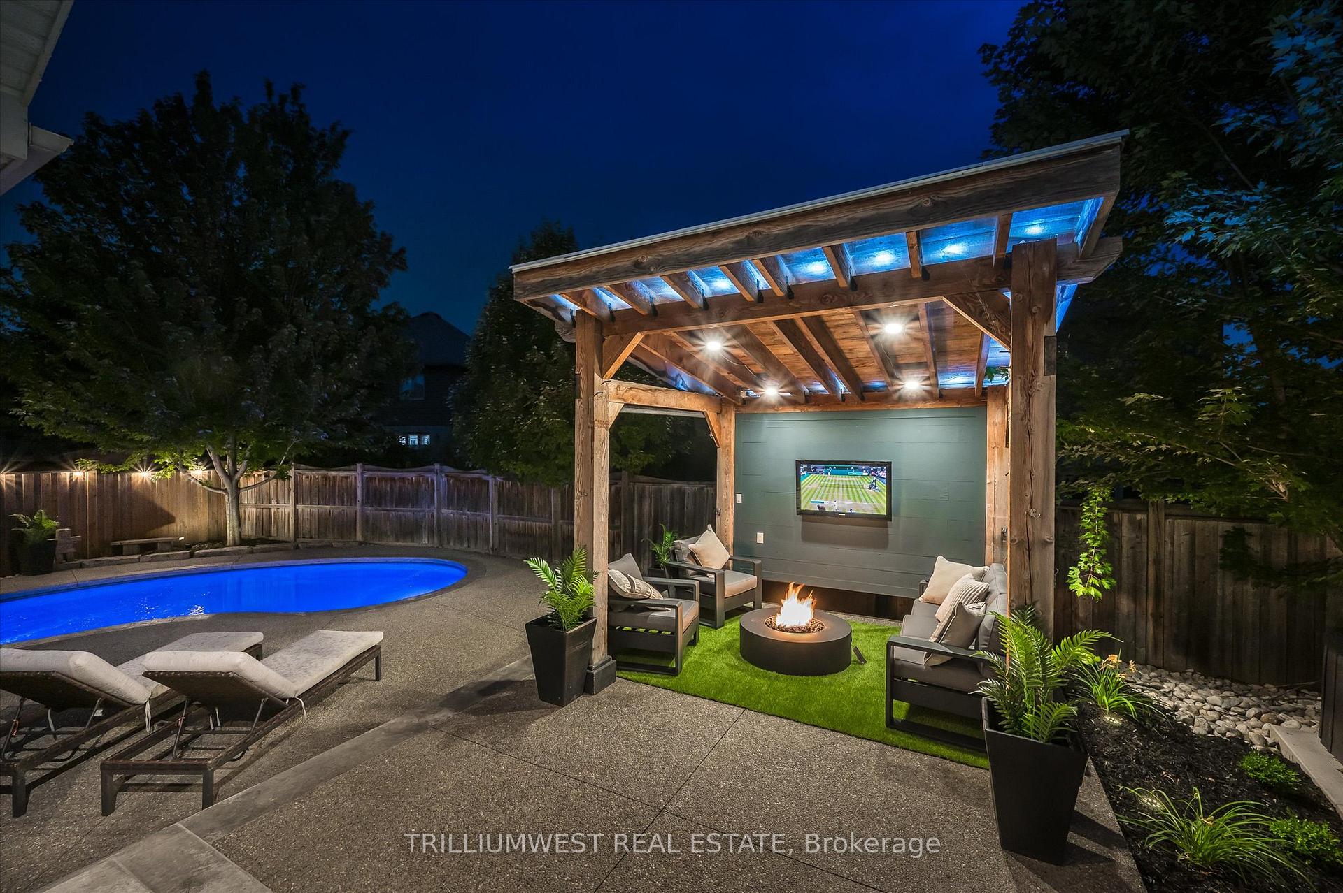 Photo 43 of 293 Watervale Crescent, Kitchener — HOMEH