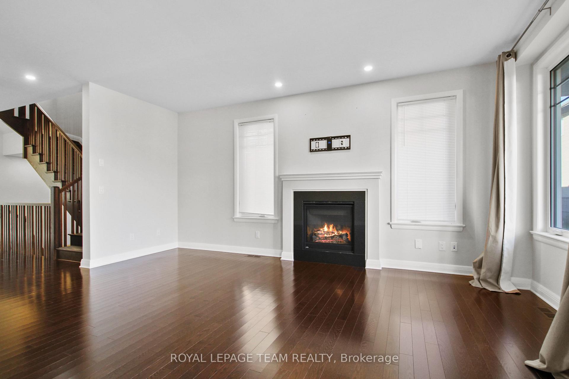 Photo 5 of 669 Gabriola Way, Ottawa, Kanata - Kanata Lakes/Heritage Hills — HOMEH