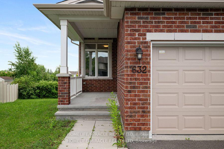 Photo 3 of 632 Bridleglen Crescent, Ottawa, Kanata - Emerald Meadows/Trailwest — HOMEH