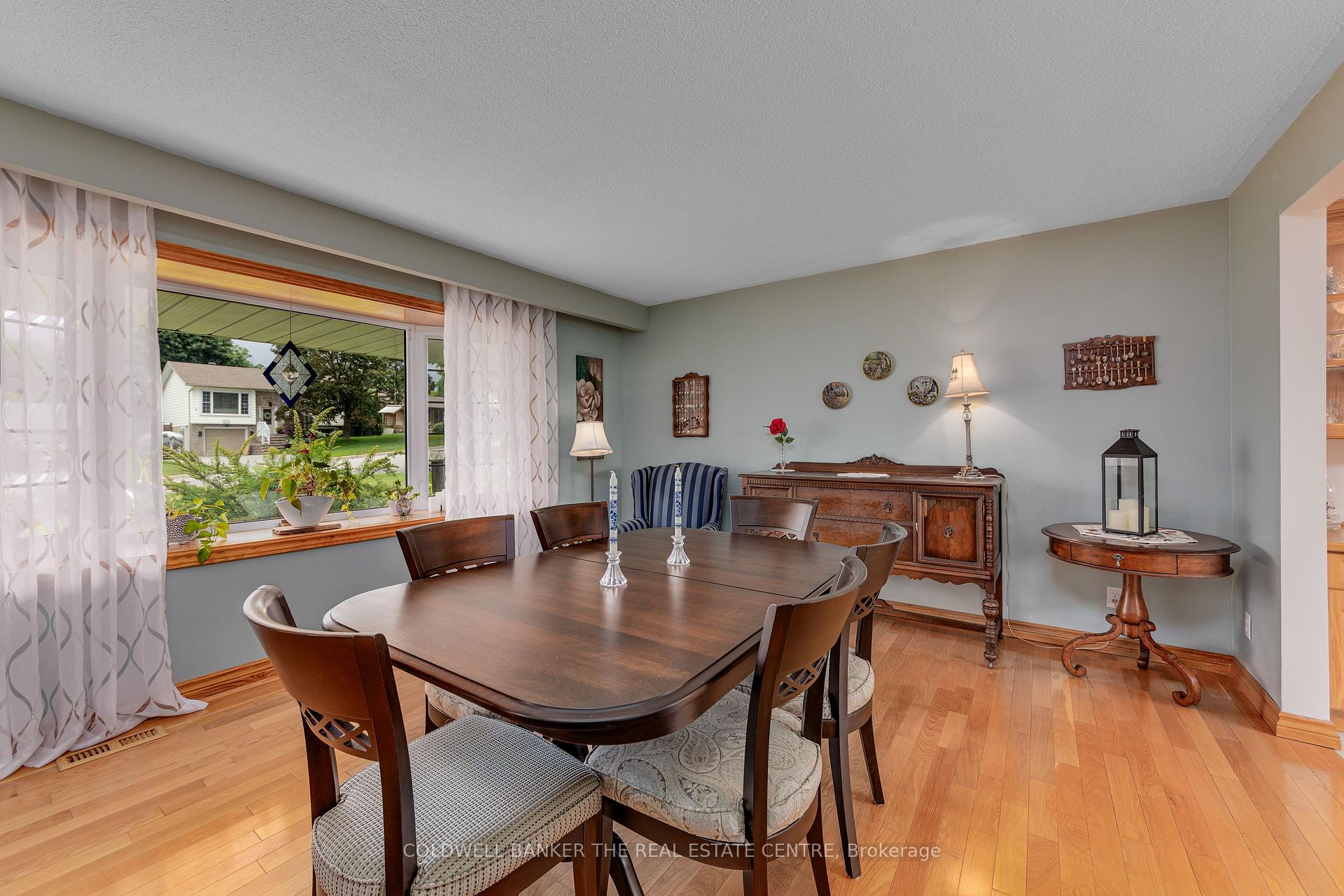Photo 11 of 638 Norman Crescent, Midland — HOMEH