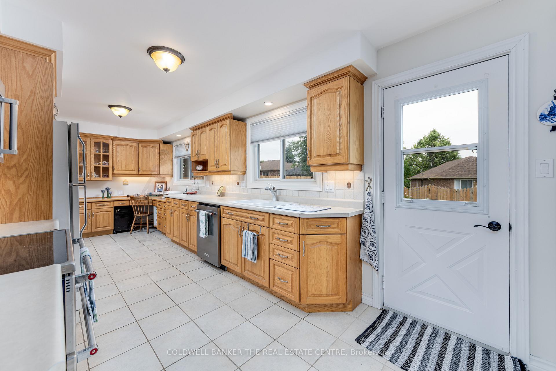 Photo 15 of 638 Norman Crescent, Midland — HOMEH