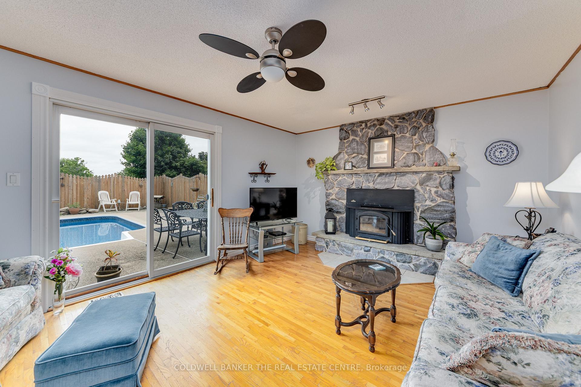 Photo 17 of 638 Norman Crescent, Midland — HOMEH