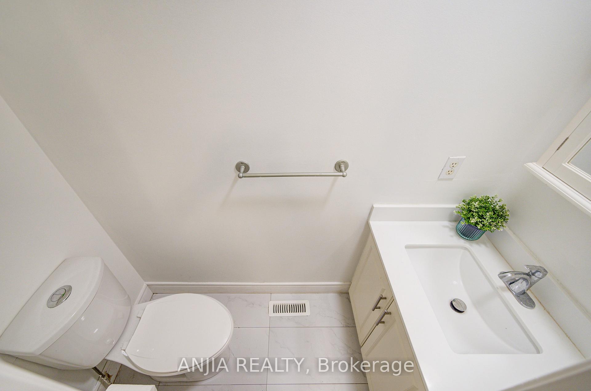 Photo 3 of 19 Dunbar Crescent, Markham, Milliken Mills East — HOMEH