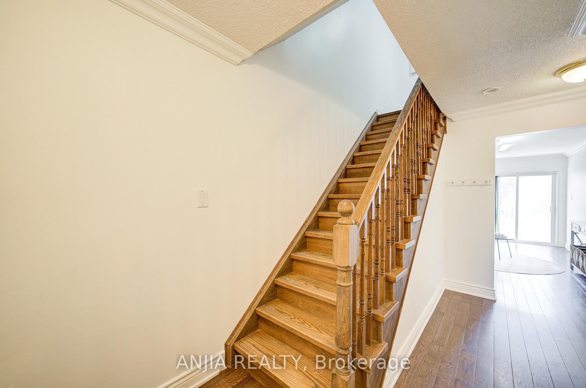Photo 5 of 19 Dunbar Crescent, Markham, Milliken Mills East — HOMEH