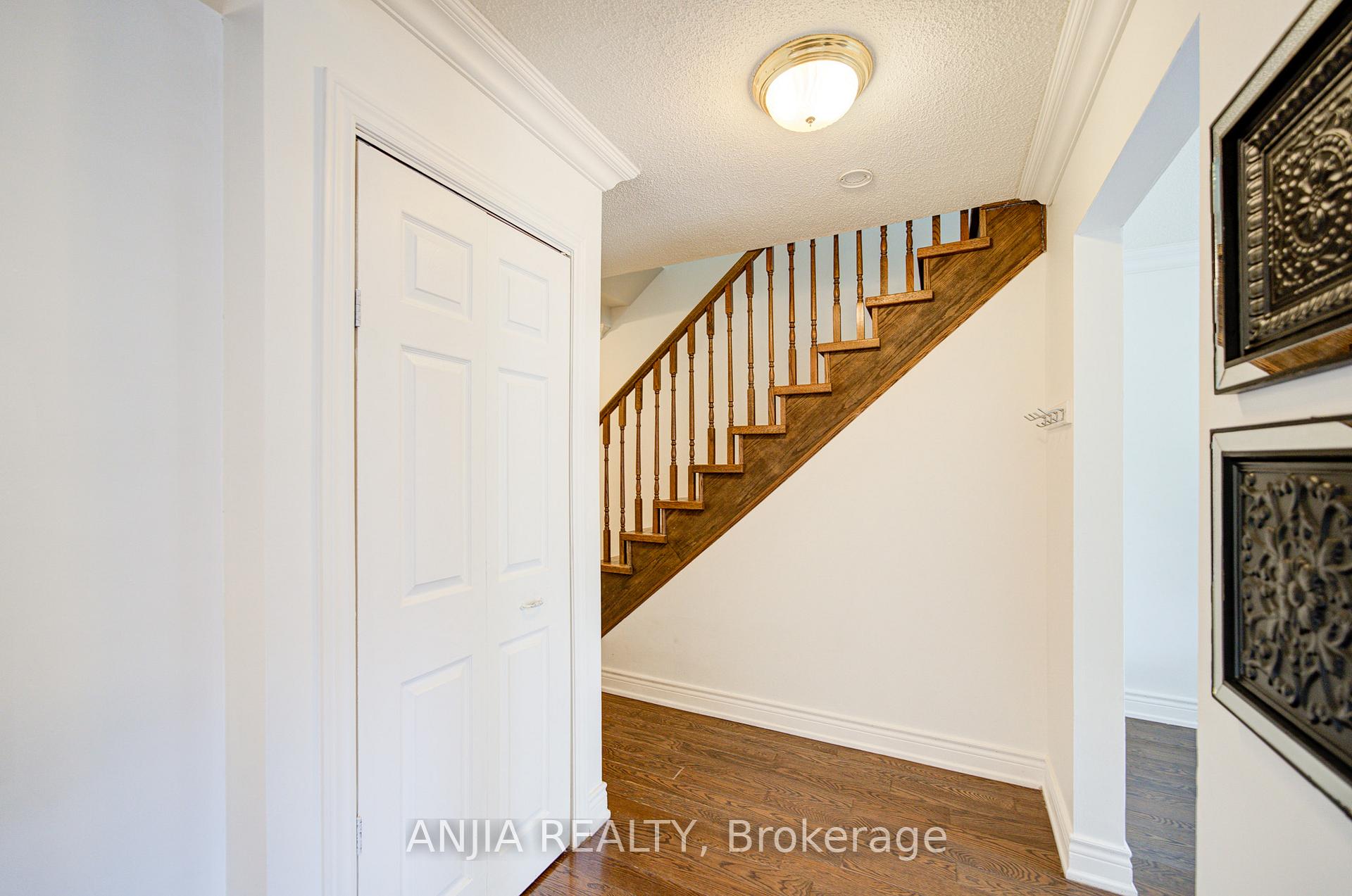 Photo 7 of 19 Dunbar Crescent, Markham, Milliken Mills East — HOMEH