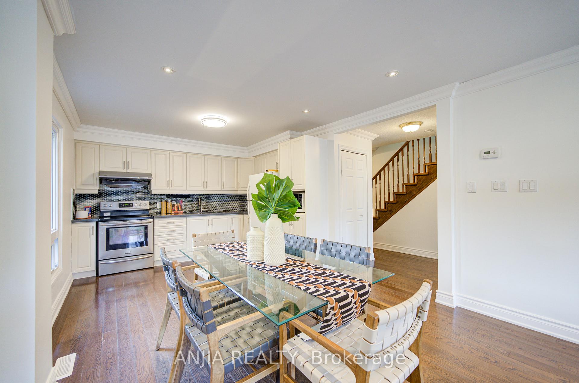 Photo 11 of 19 Dunbar Crescent, Markham, Milliken Mills East — HOMEH