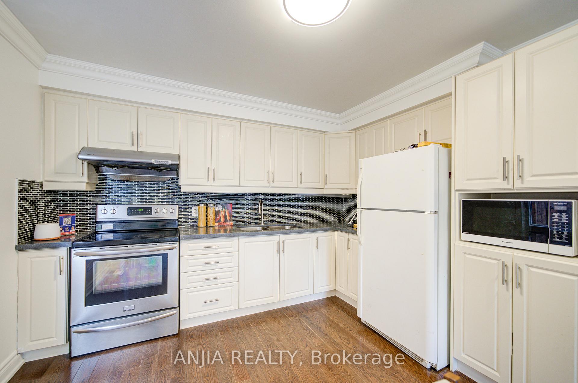 Photo 12 of 19 Dunbar Crescent, Markham, Milliken Mills East — HOMEH