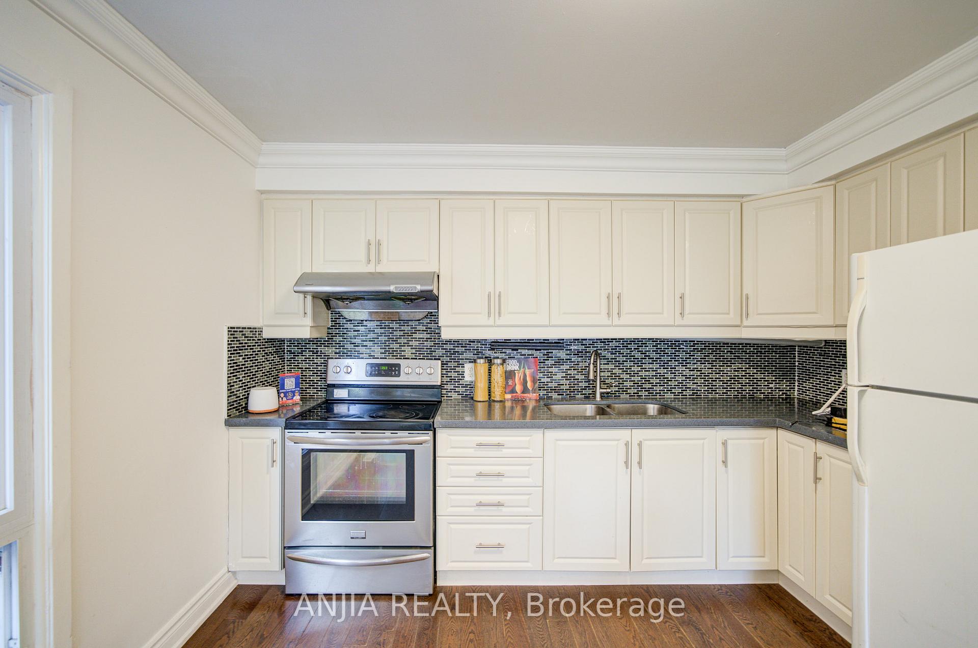 Photo 14 of 19 Dunbar Crescent, Markham, Milliken Mills East — HOMEH
