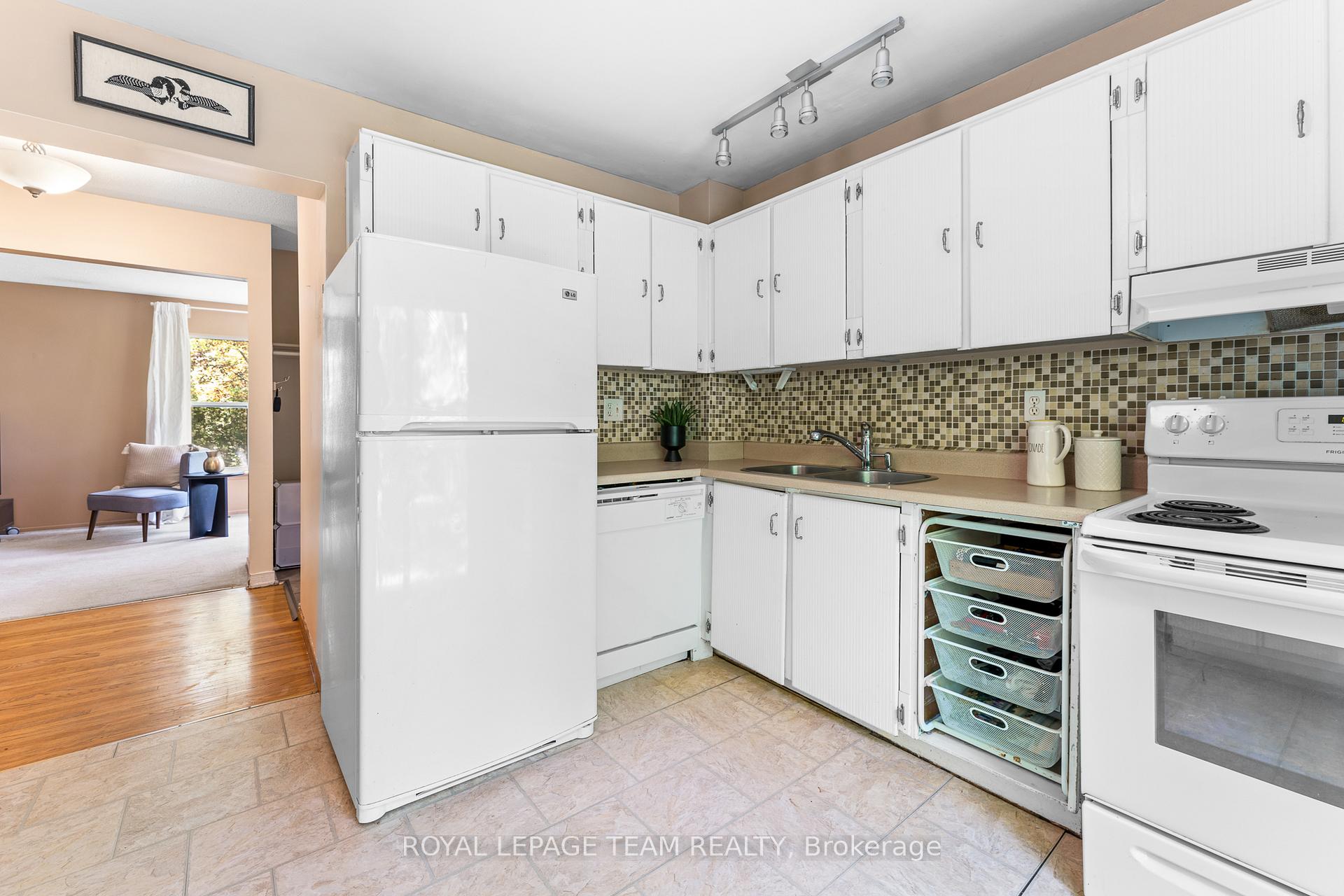 Photo 31 of 99 Seabrooke Drive, Ottawa, Kanata - Glencairn/Hazeldean — HOMEH