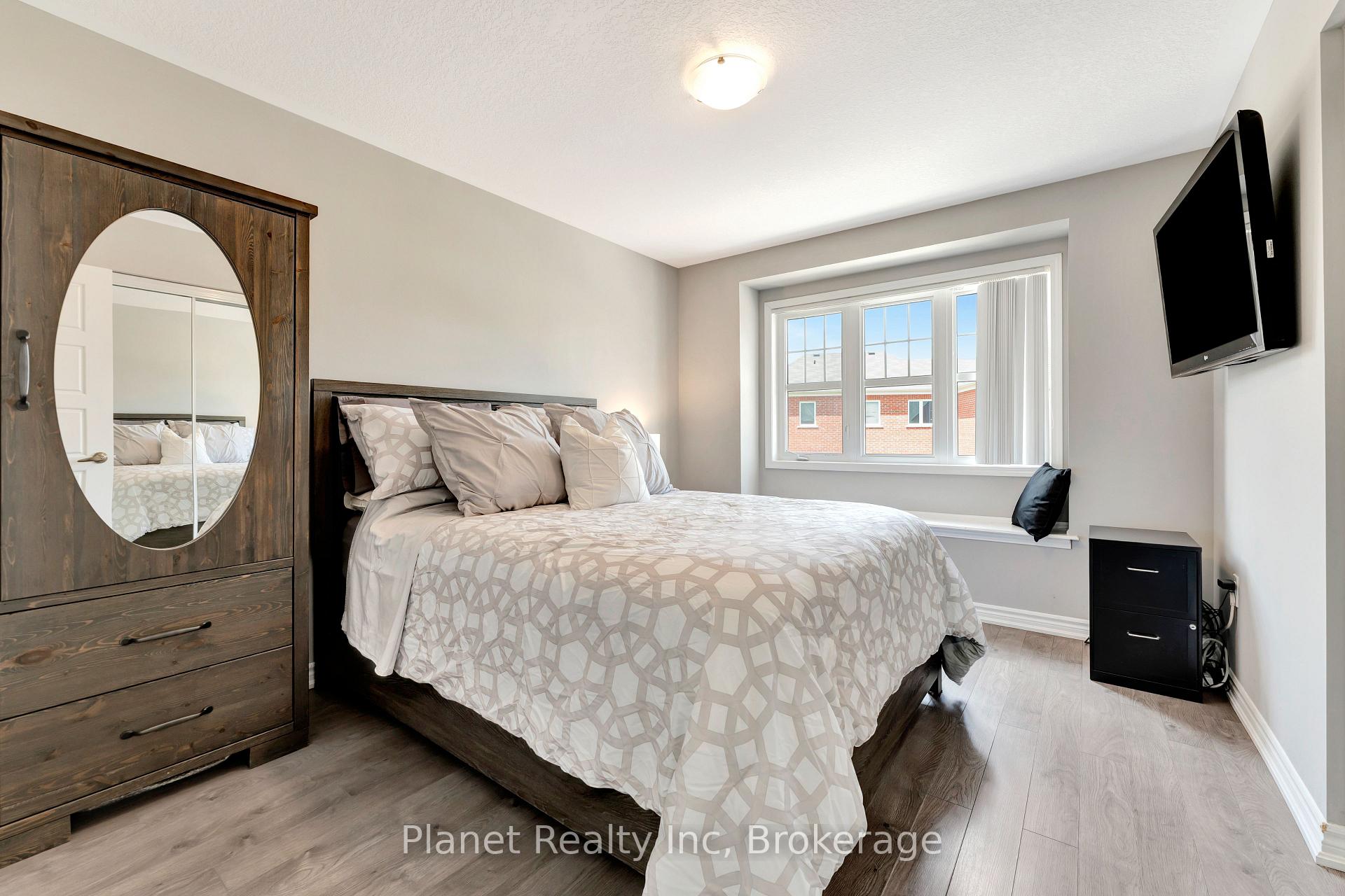 Photo 17 of 212 Waterbrook Lane, Kitchener — HOMEH