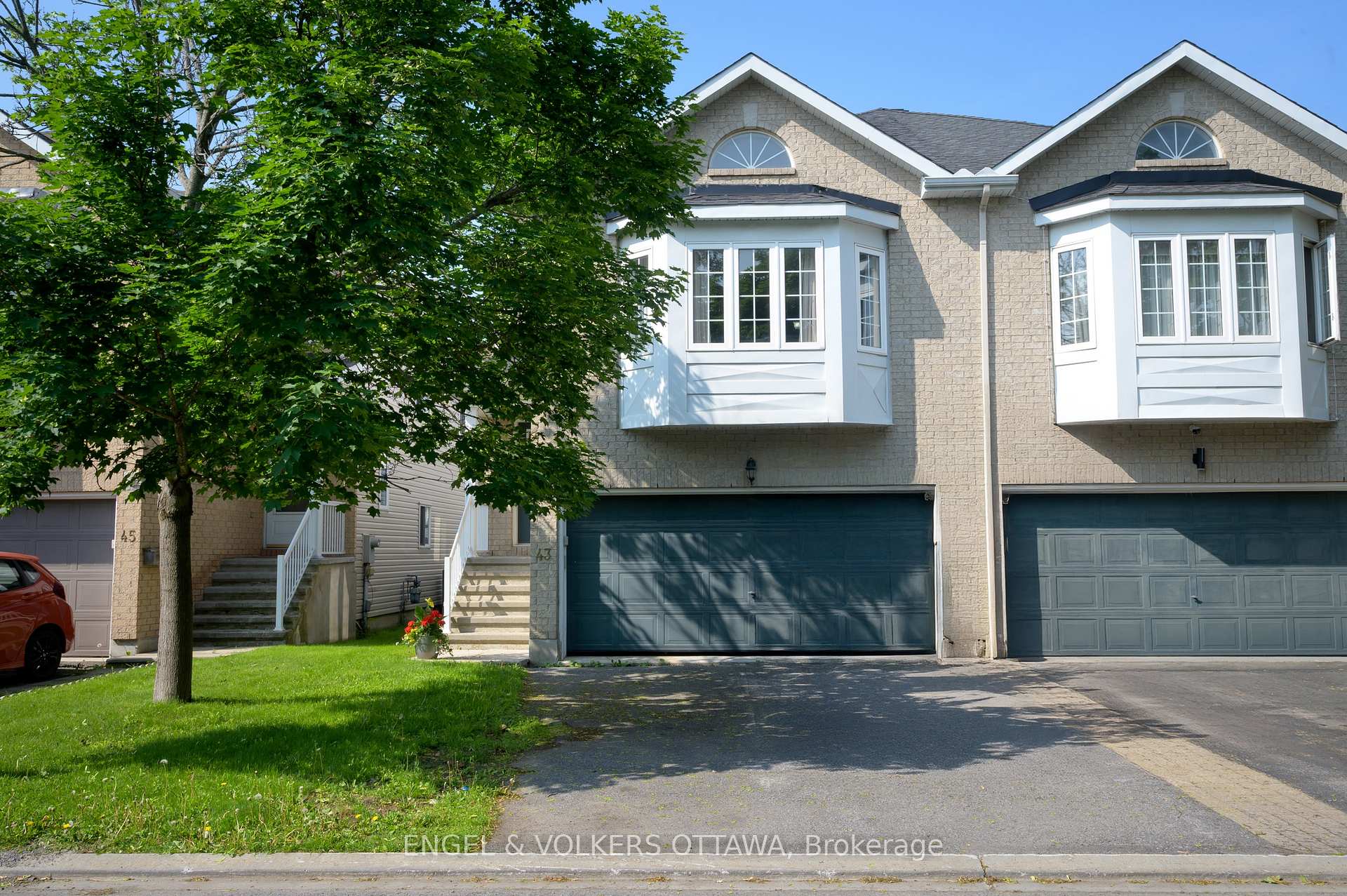 Photo 1 of 43 Castle Glen Crescent, Ottawa, Kanata - Glencairn/Hazeldean — HOMEH