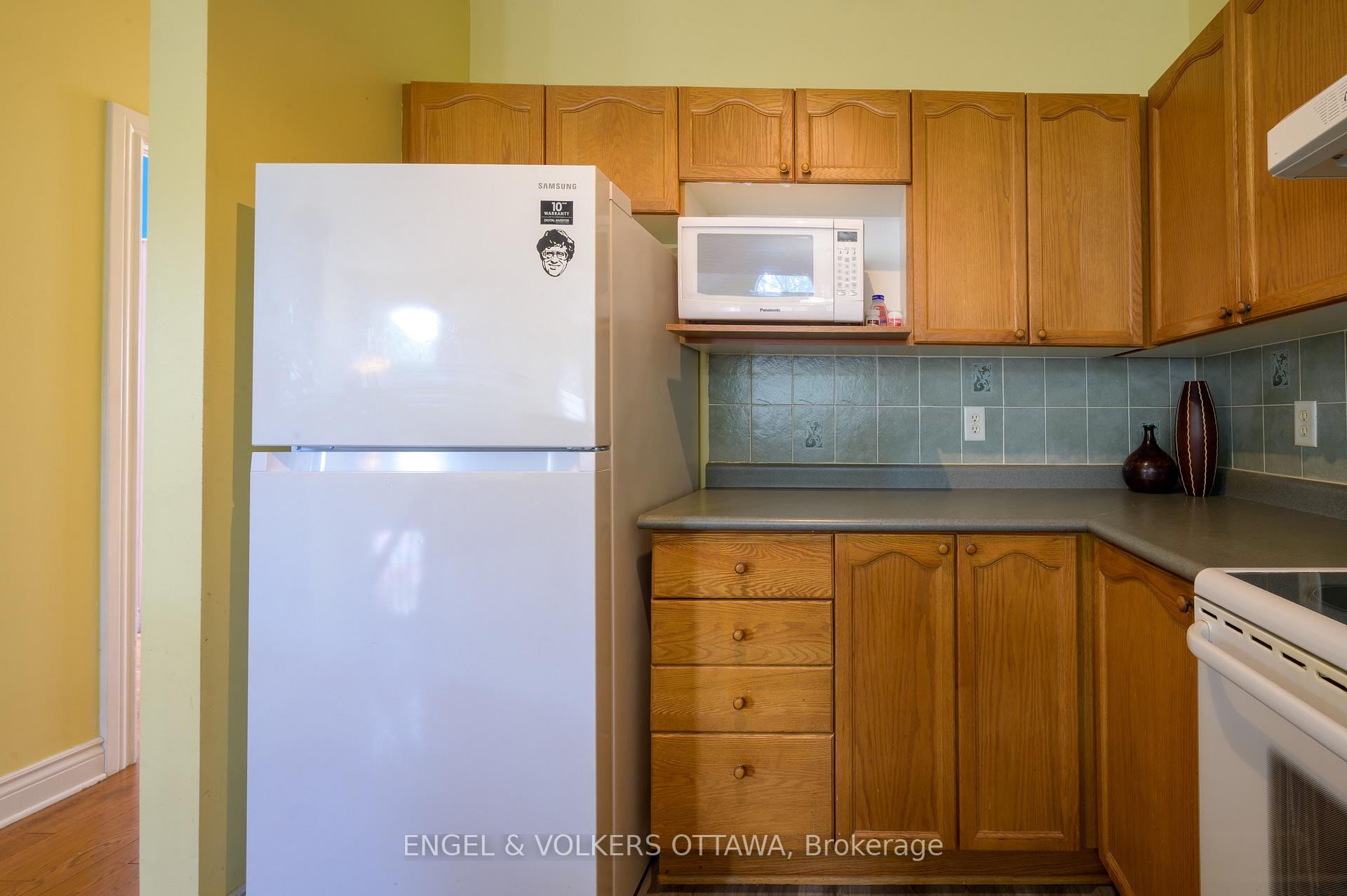 Photo 10 of 43 Castle Glen Crescent, Ottawa, Kanata - Glencairn/Hazeldean — HOMEH
