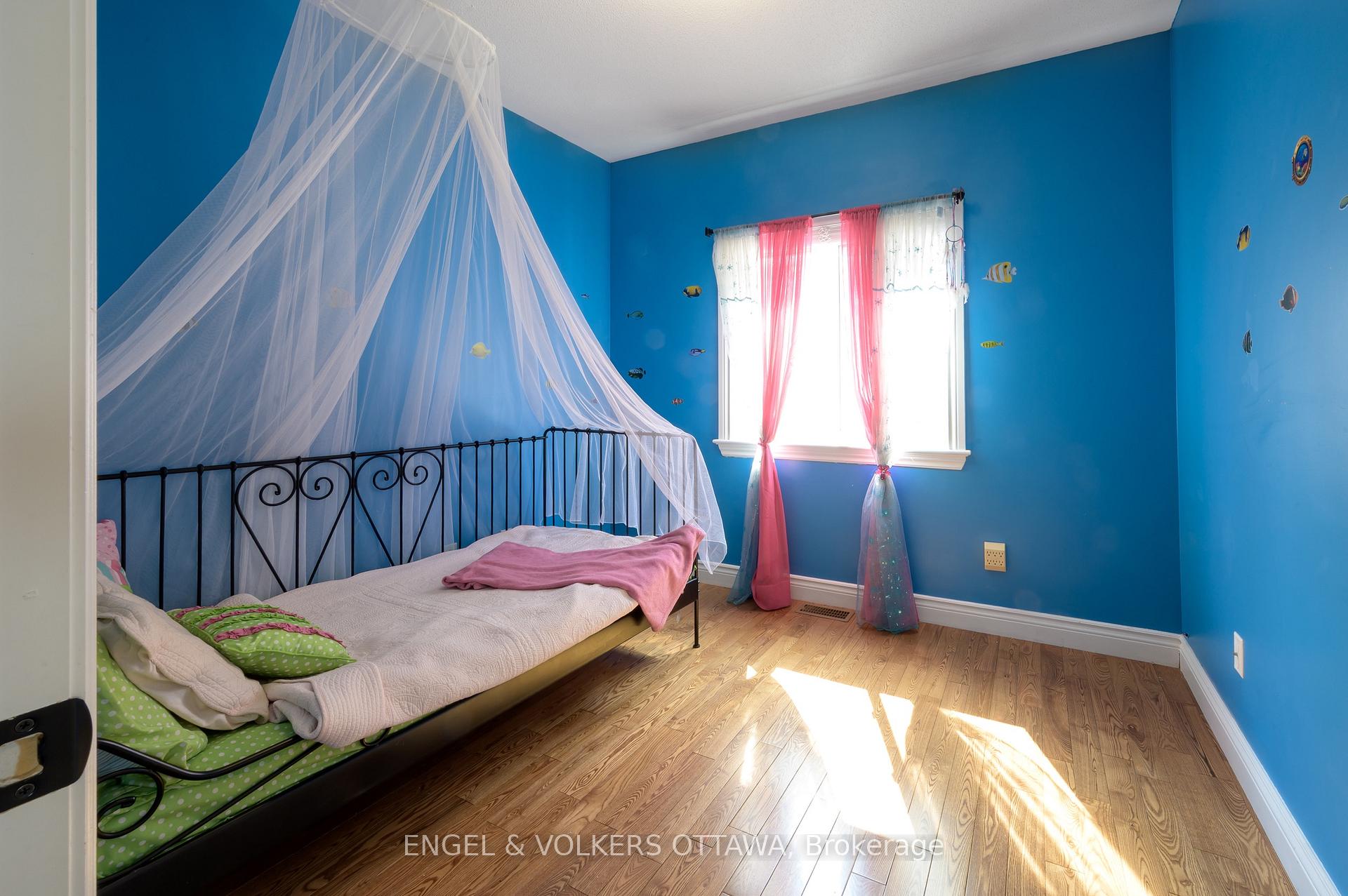 Photo 12 of 43 Castle Glen Crescent, Ottawa, Kanata - Glencairn/Hazeldean — HOMEH