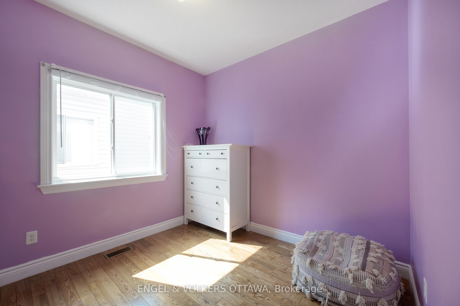 Photo 14 of 43 Castle Glen Crescent, Ottawa, Kanata - Glencairn/Hazeldean — HOMEH