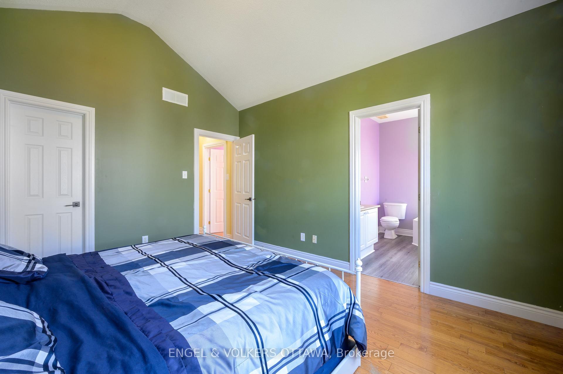 Photo 15 of 43 Castle Glen Crescent, Ottawa, Kanata - Glencairn/Hazeldean — HOMEH