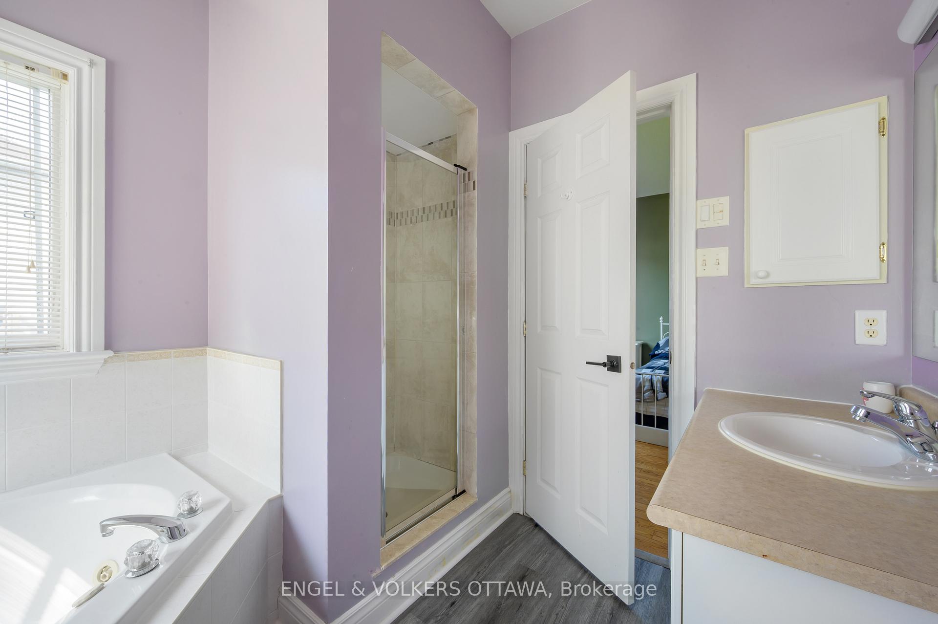 Photo 17 of 43 Castle Glen Crescent, Ottawa, Kanata - Glencairn/Hazeldean — HOMEH