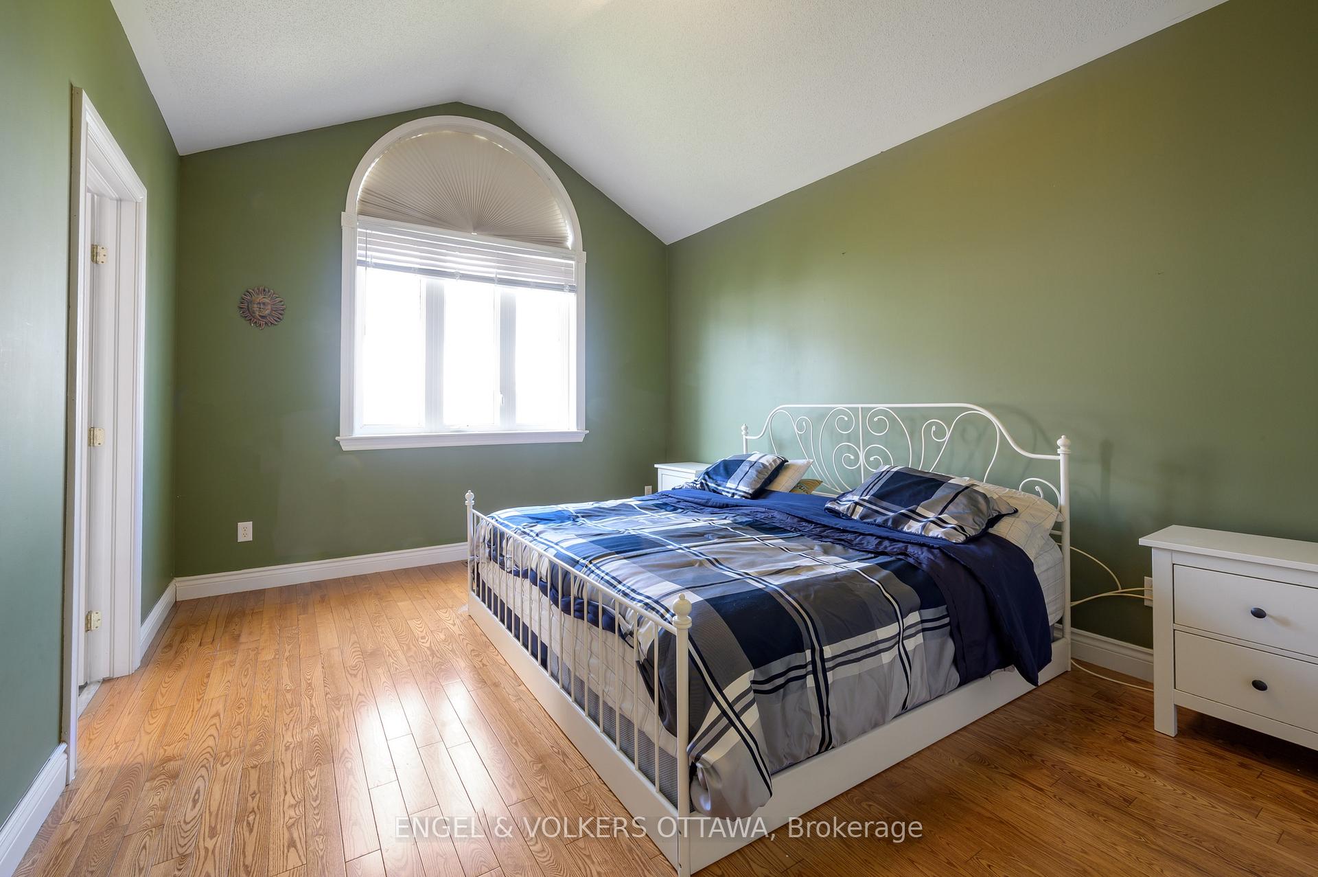 Photo 18 of 43 Castle Glen Crescent, Ottawa, Kanata - Glencairn/Hazeldean — HOMEH