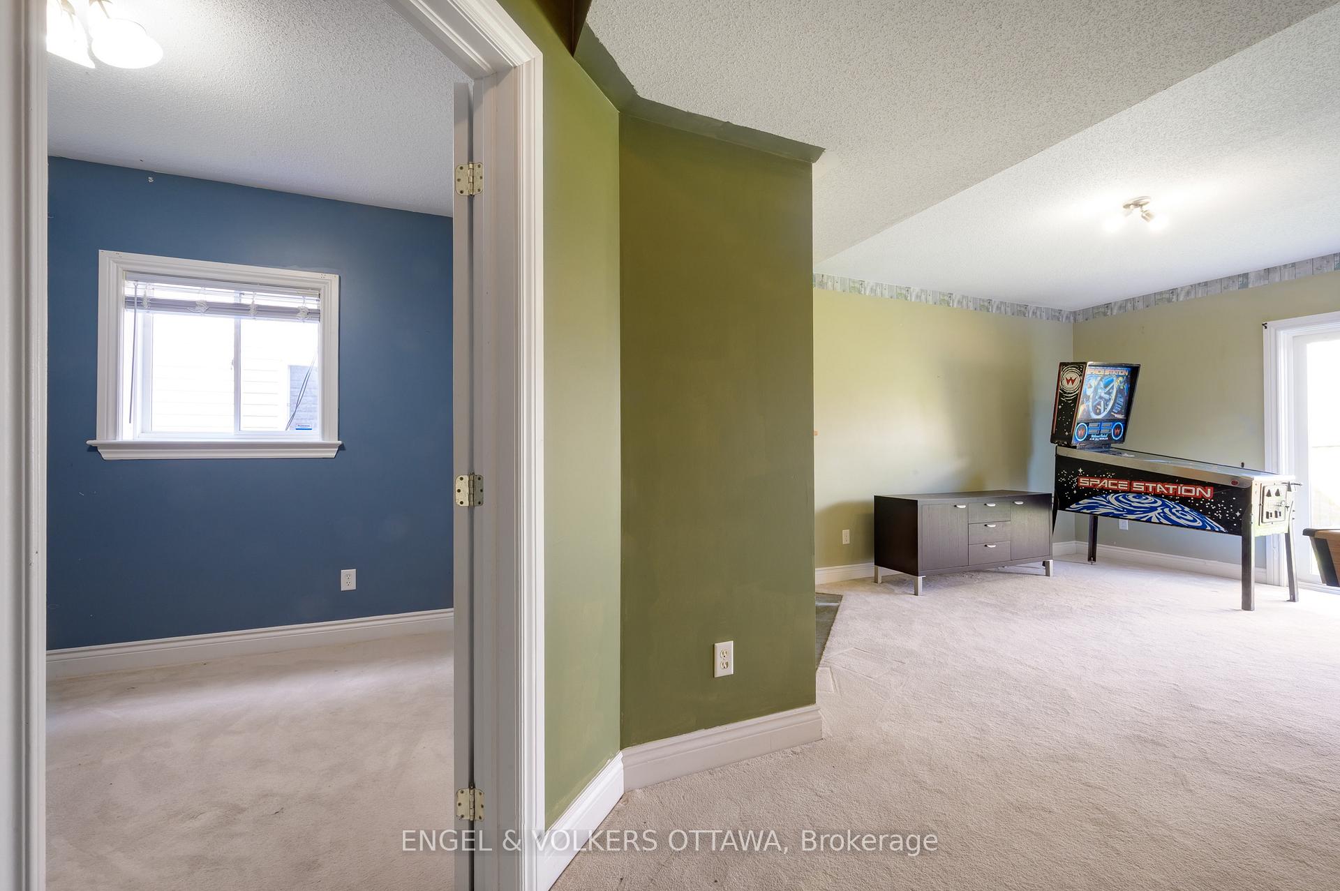 Photo 19 of 43 Castle Glen Crescent, Ottawa, Kanata - Glencairn/Hazeldean — HOMEH