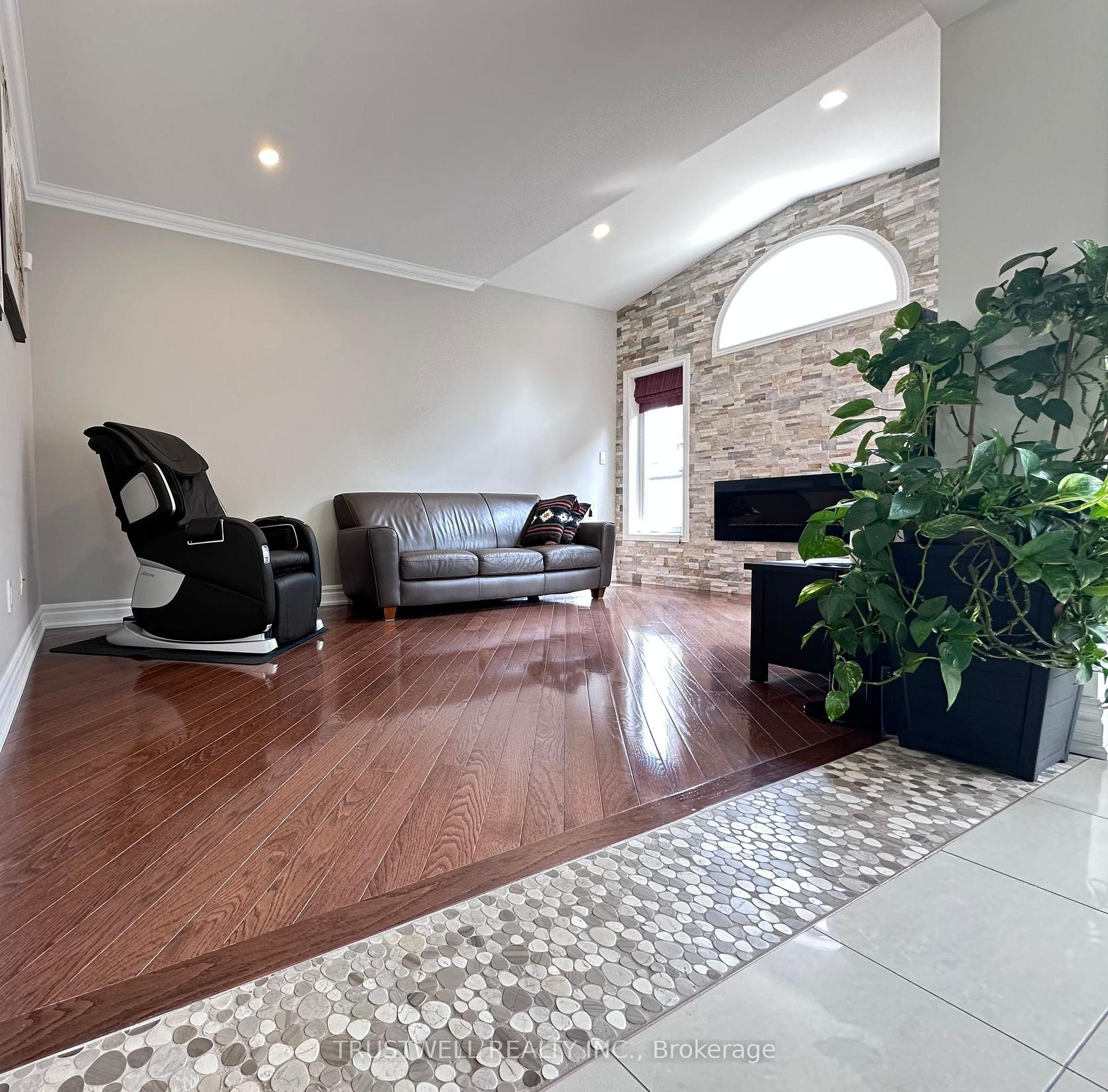 Photo 11 of 57 Emery Hill Boulevard, Markham, Berczy — HOMEH