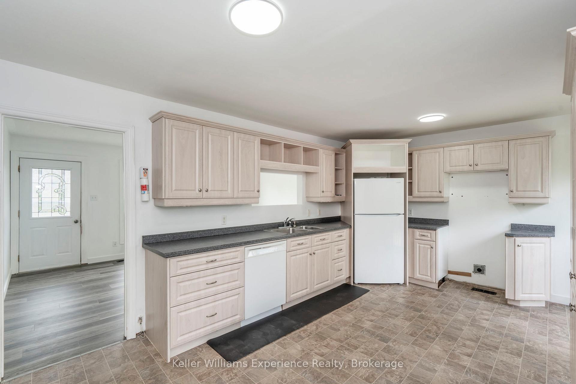 Photo 7 of 258 Ruby Street, Midland — HOMEH