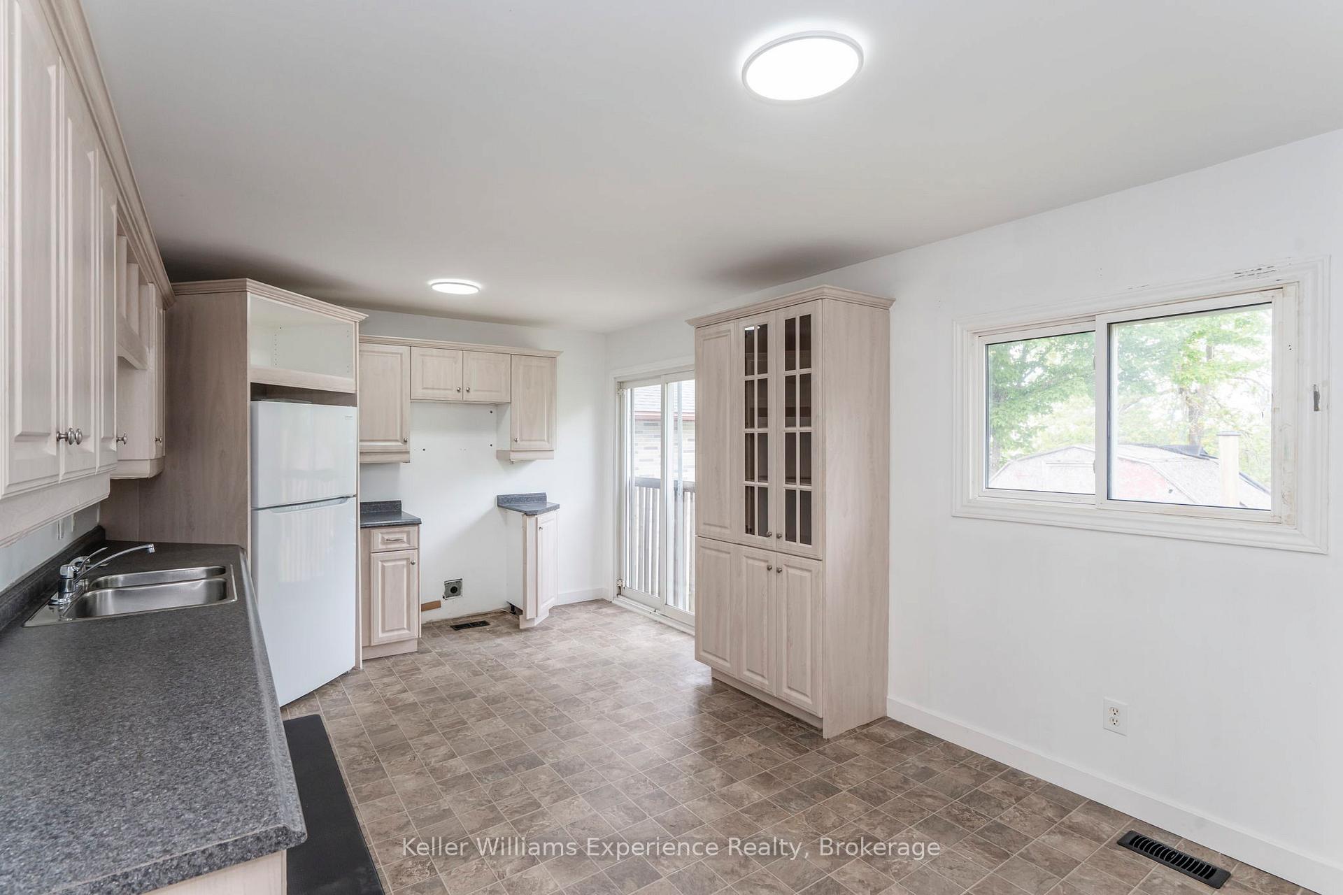 Photo 8 of 258 Ruby Street, Midland — HOMEH