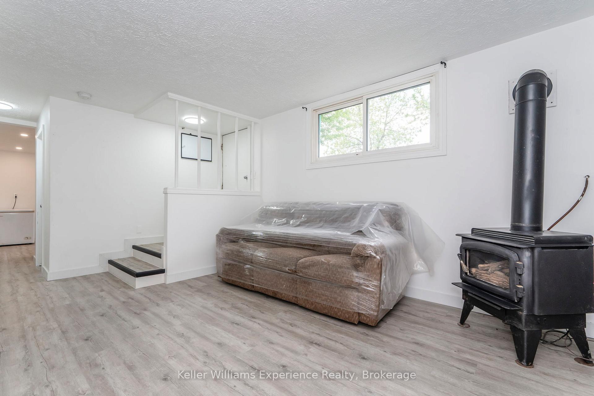 Photo 15 of 258 Ruby Street, Midland — HOMEH