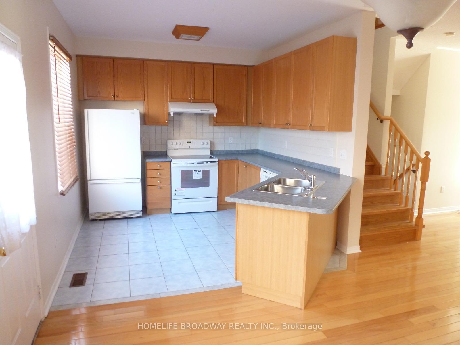 Photo 3 of 102 Emery Hill Boulevard, Markham, Berczy — HOMEH