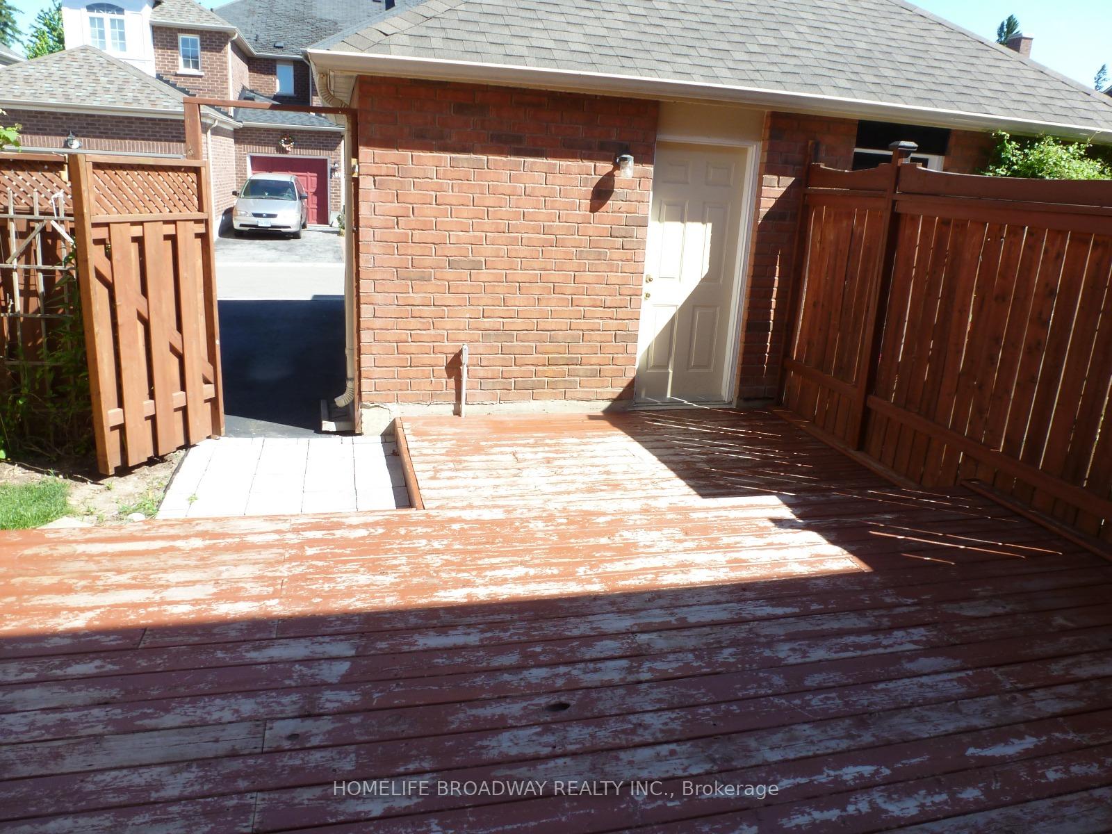 Photo 5 of 102 Emery Hill Boulevard, Markham, Berczy — HOMEH