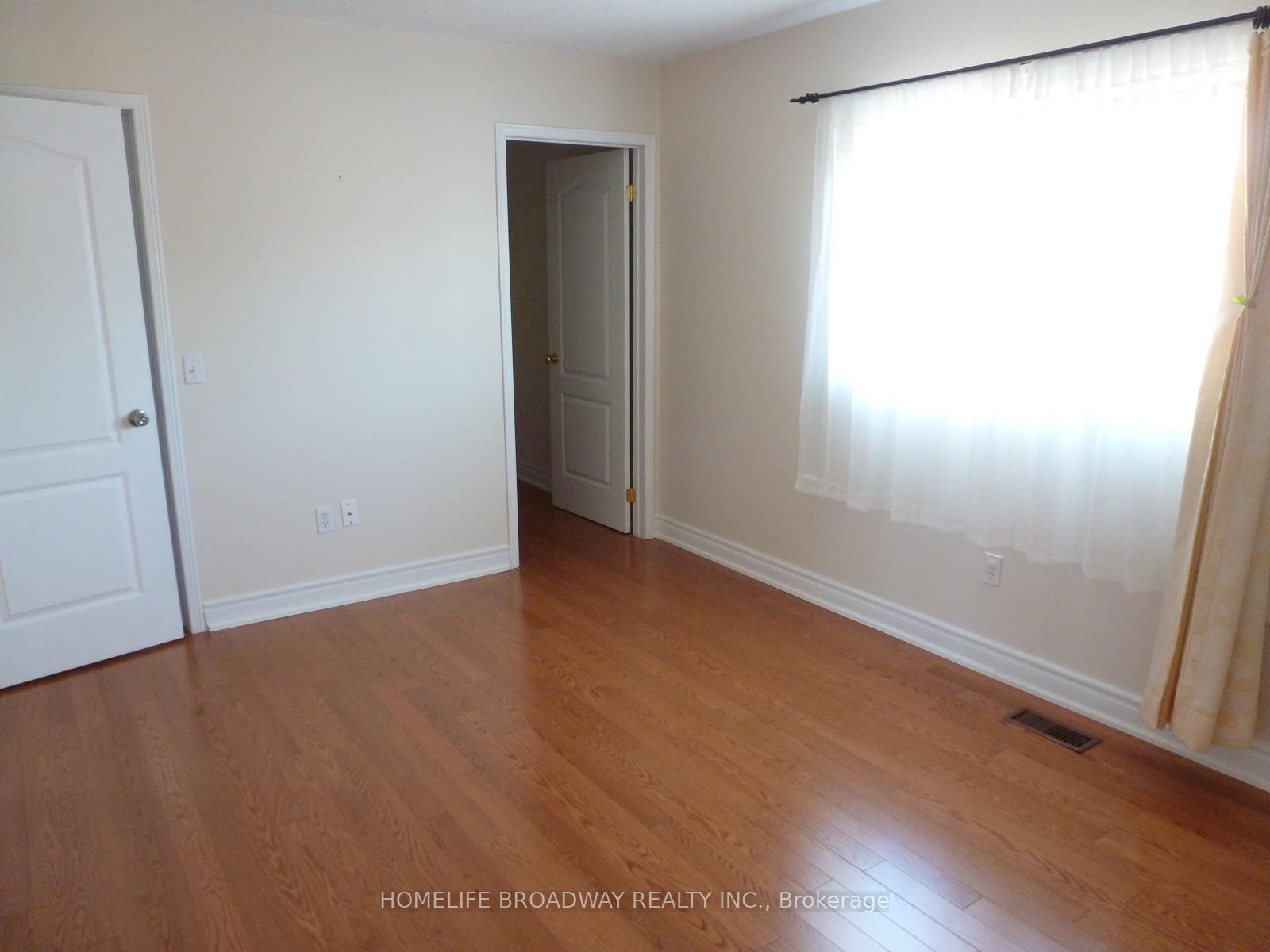 Photo 6 of 102 Emery Hill Boulevard, Markham, Berczy — HOMEH