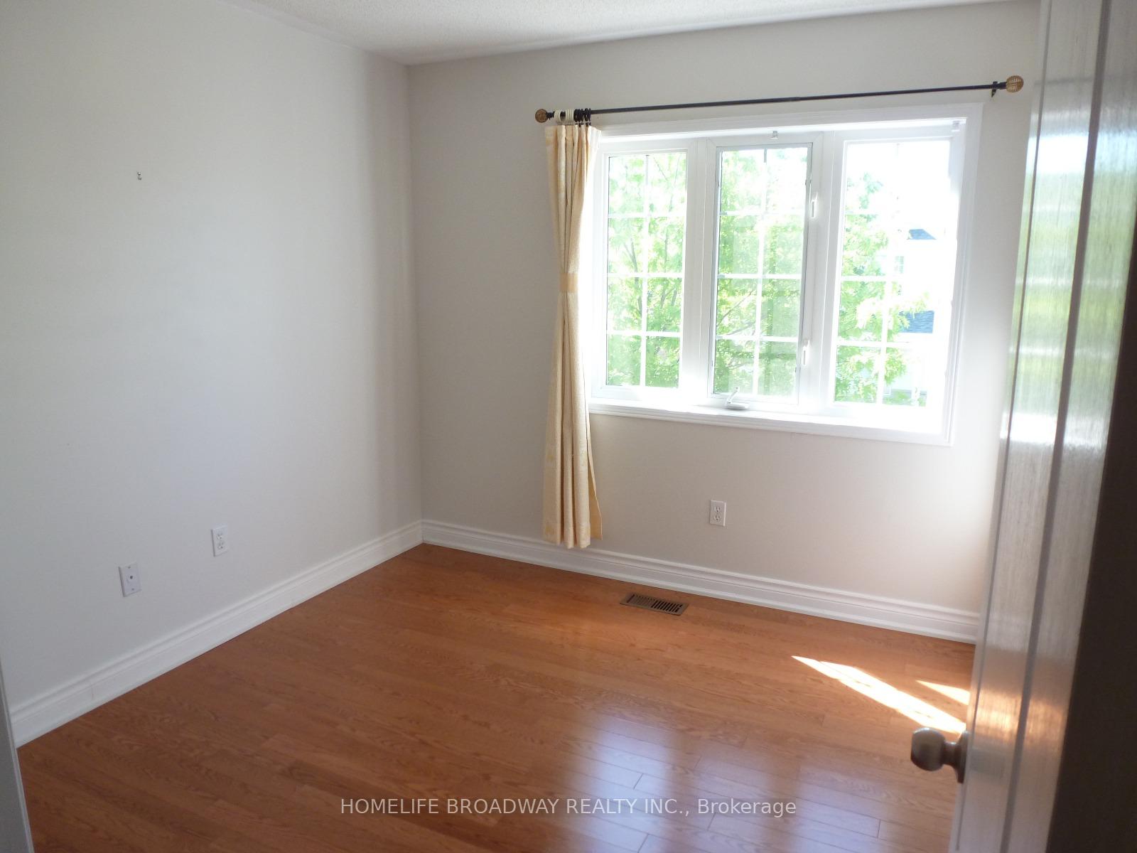 Photo 7 of 102 Emery Hill Boulevard, Markham, Berczy — HOMEH