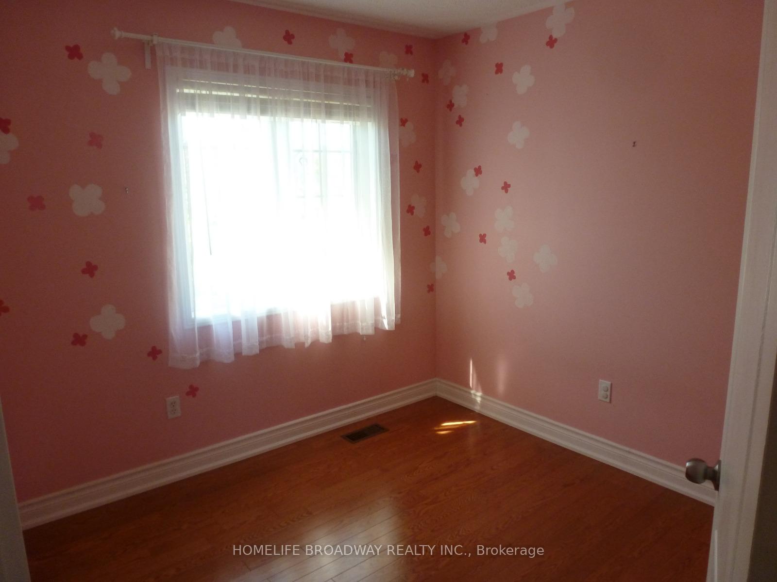 Photo 8 of 102 Emery Hill Boulevard, Markham, Berczy — HOMEH