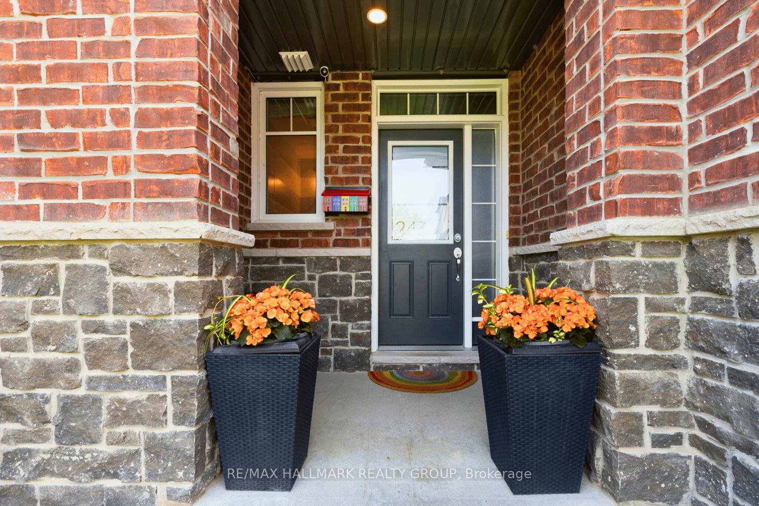 Photo 3 of 243 Livery Street, Ottawa, Kanata - Emerald Meadows/Trailwest — HOMEH