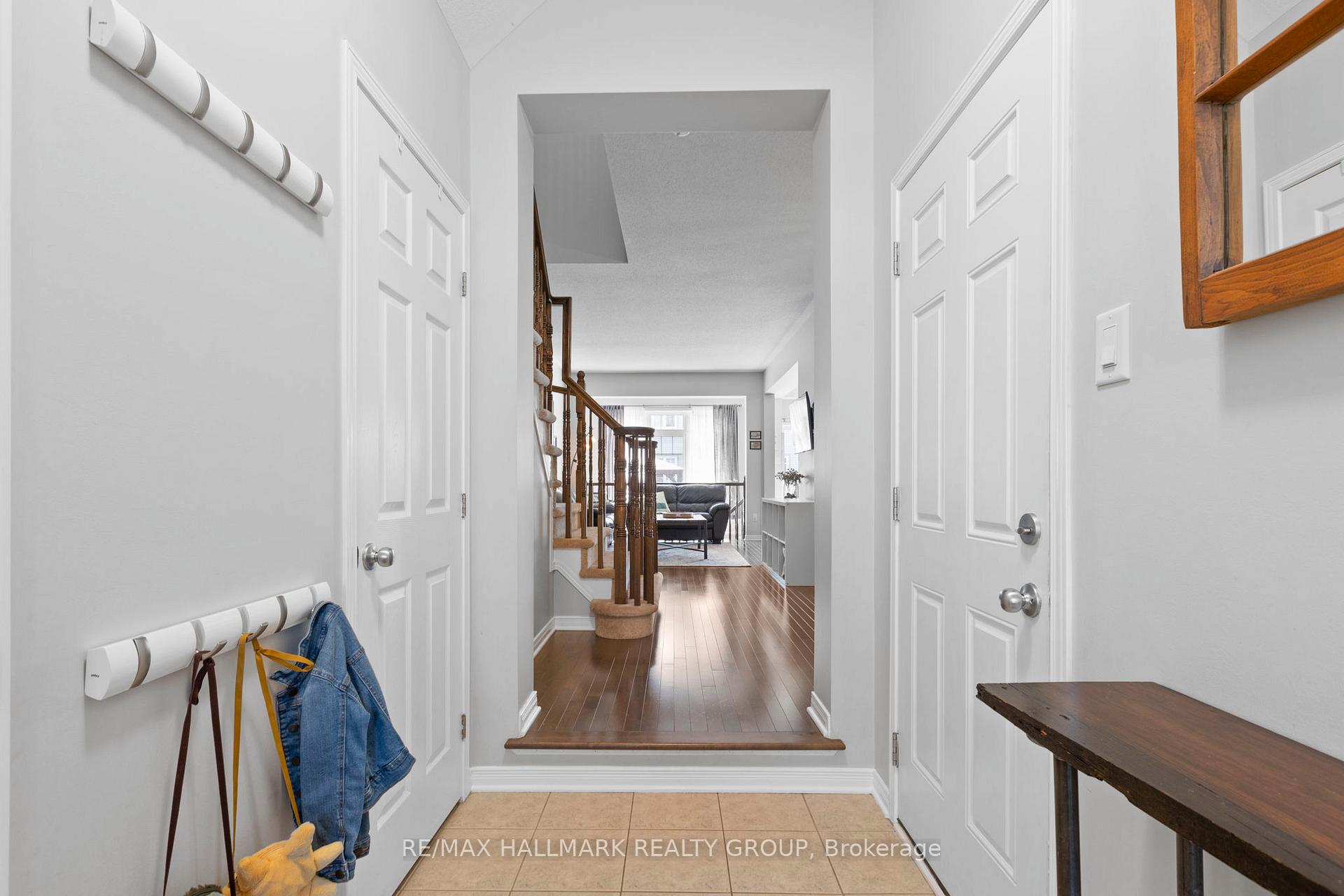 Photo 4 of 243 Livery Street, Ottawa, Kanata - Emerald Meadows/Trailwest — HOMEH