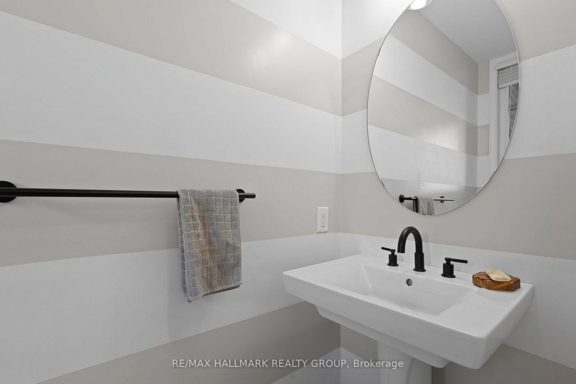 Photo 5 of 243 Livery Street, Ottawa, Kanata - Emerald Meadows/Trailwest — HOMEH
