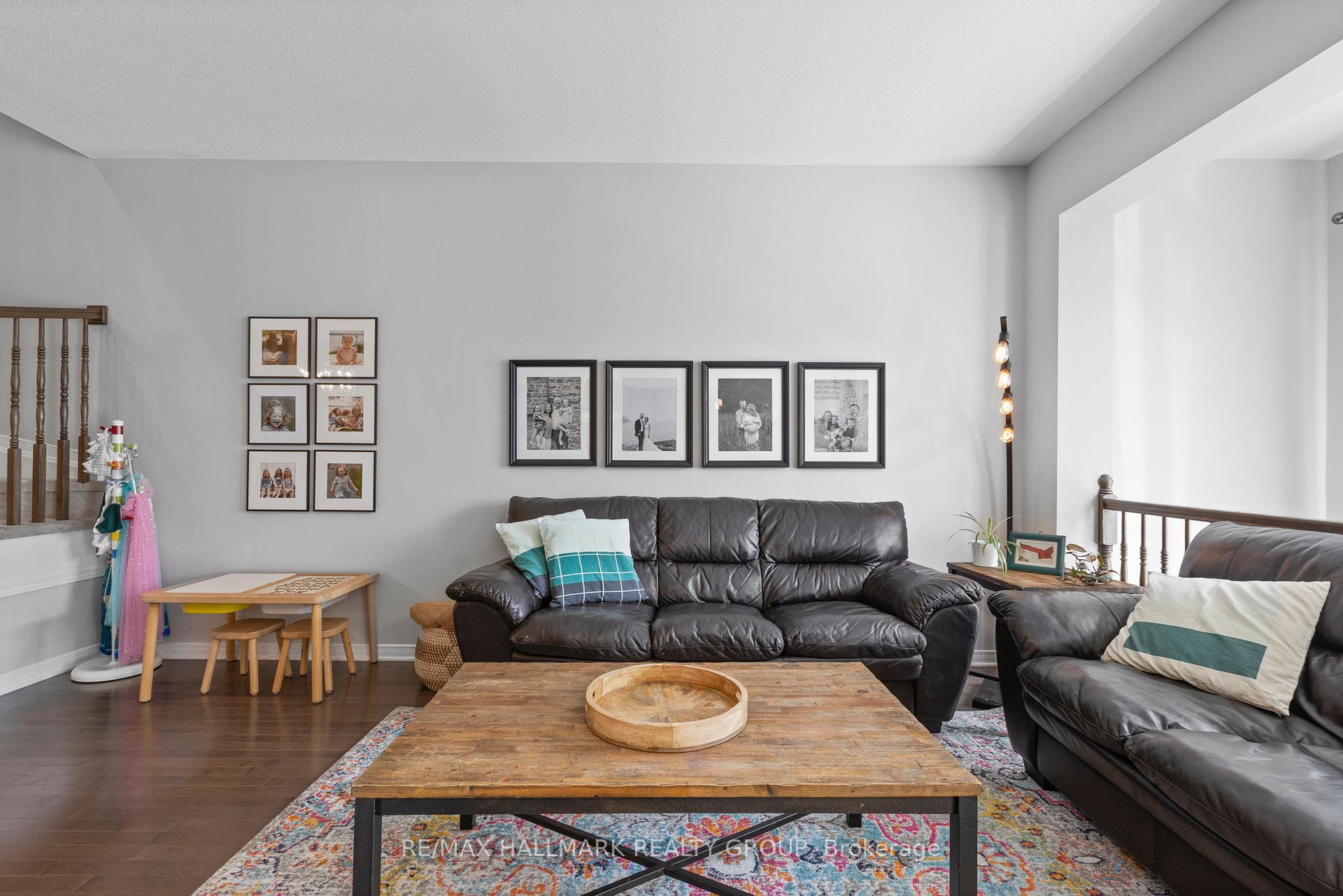 Photo 7 of 243 Livery Street, Ottawa, Kanata - Emerald Meadows/Trailwest — HOMEH