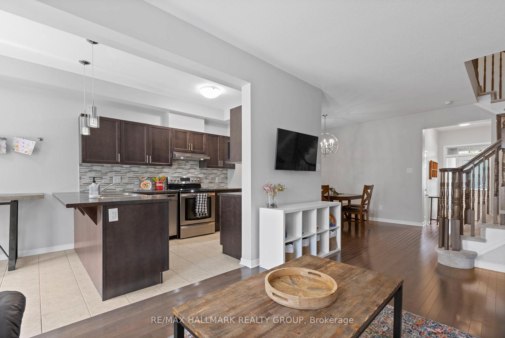 Photo 8 of 243 Livery Street, Ottawa, Kanata - Emerald Meadows/Trailwest — HOMEH