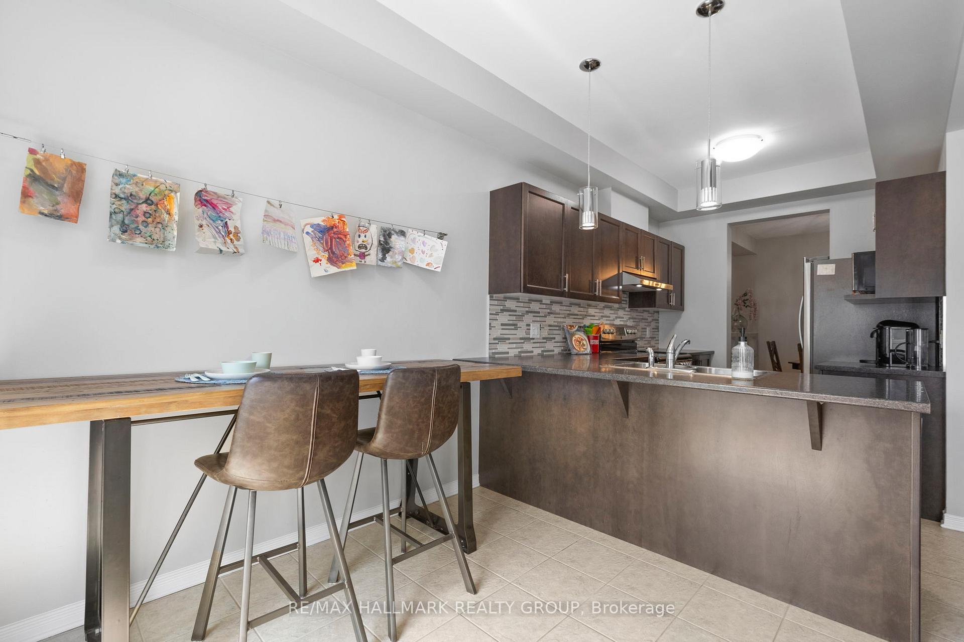 Photo 9 of 243 Livery Street, Ottawa, Kanata - Emerald Meadows/Trailwest — HOMEH