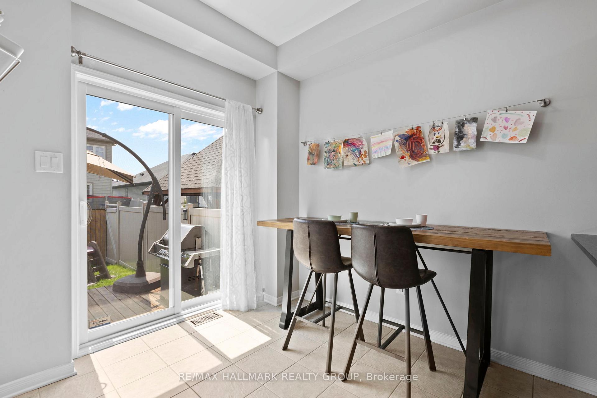 Photo 12 of 243 Livery Street, Ottawa, Kanata - Emerald Meadows/Trailwest — HOMEH