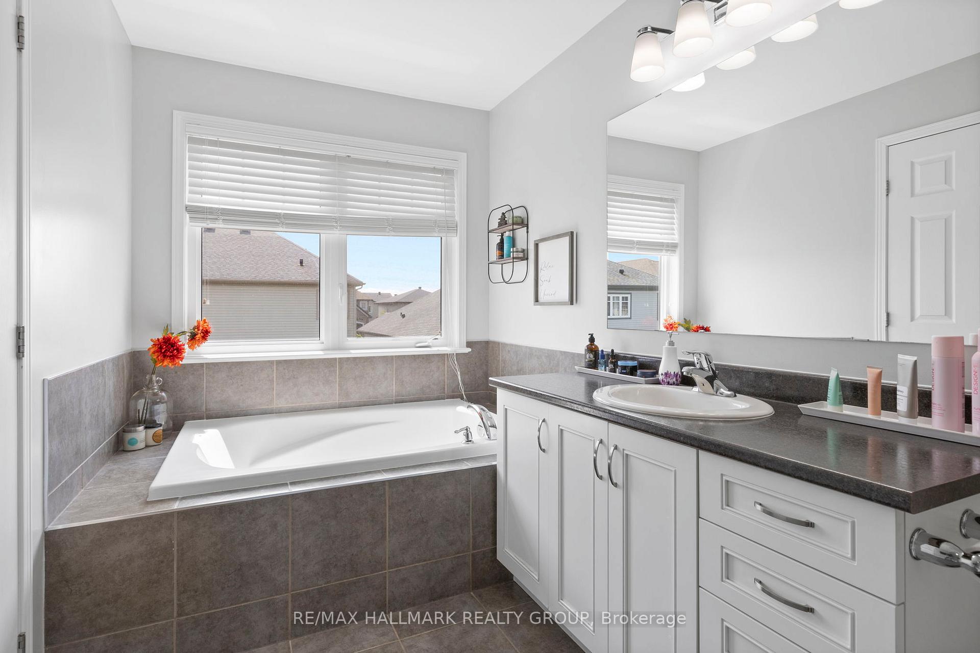 Photo 17 of 243 Livery Street, Ottawa, Kanata - Emerald Meadows/Trailwest — HOMEH