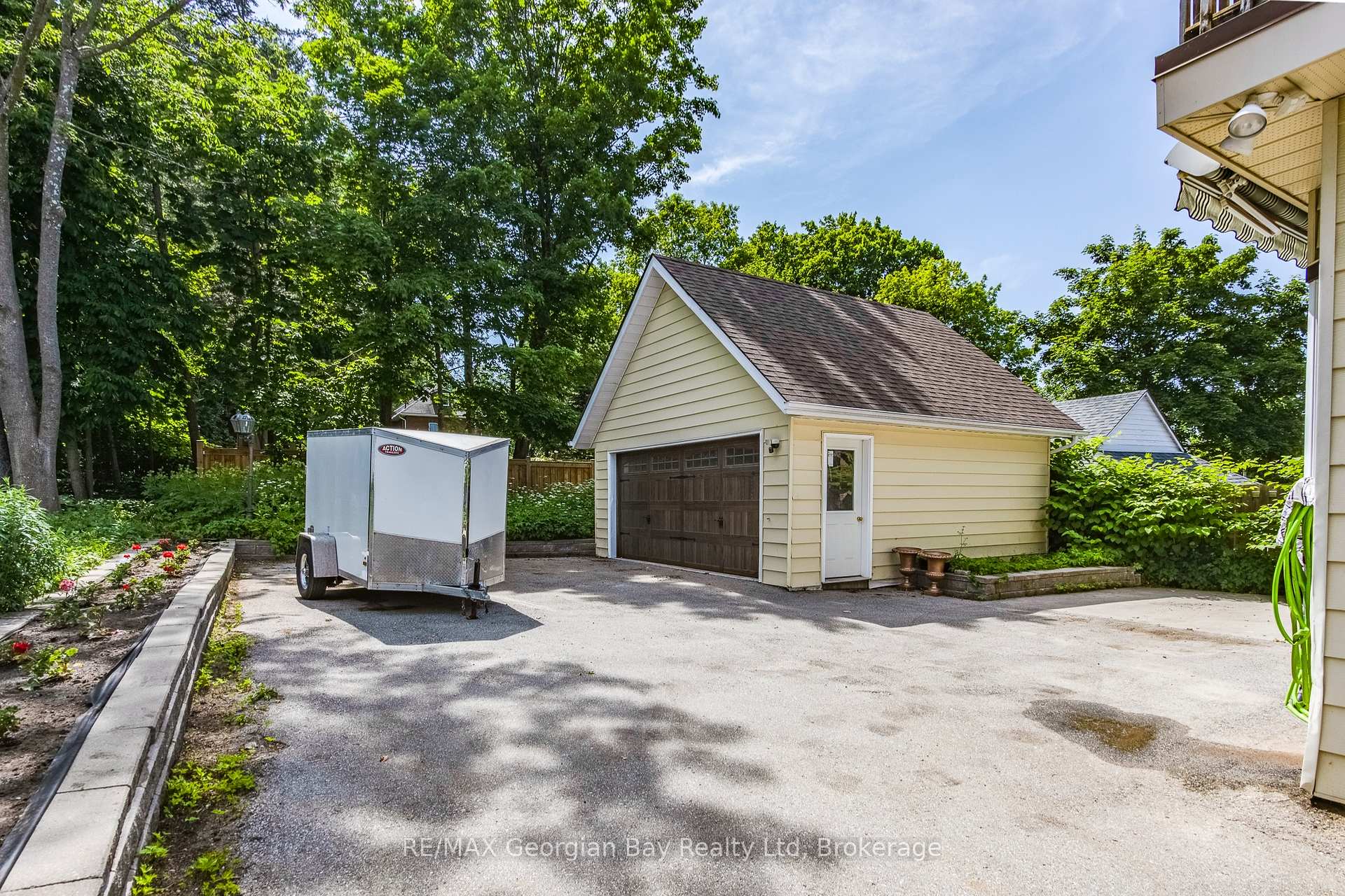 Photo 4 of 324 Second Street, Midland — HOMEH