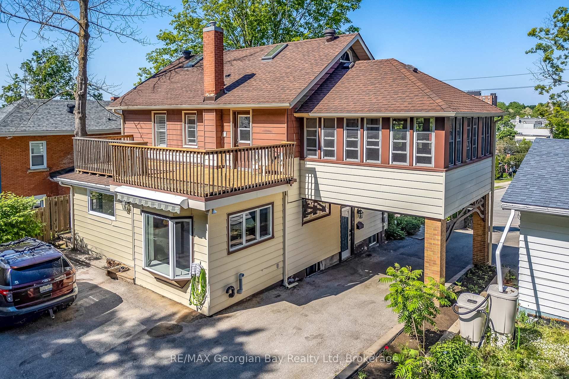 Photo 5 of 324 Second Street, Midland — HOMEH