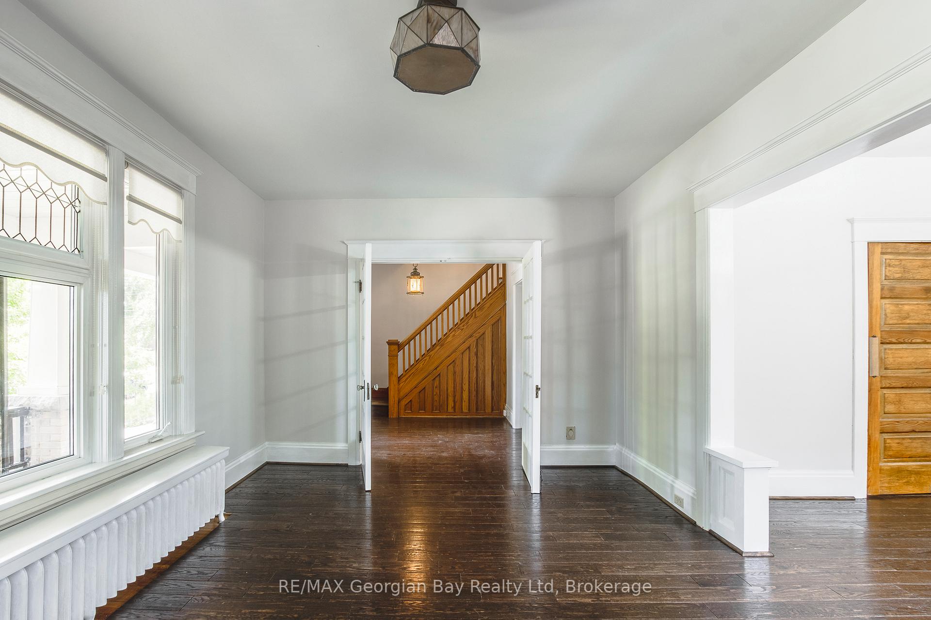 Photo 9 of 324 Second Street, Midland — HOMEH