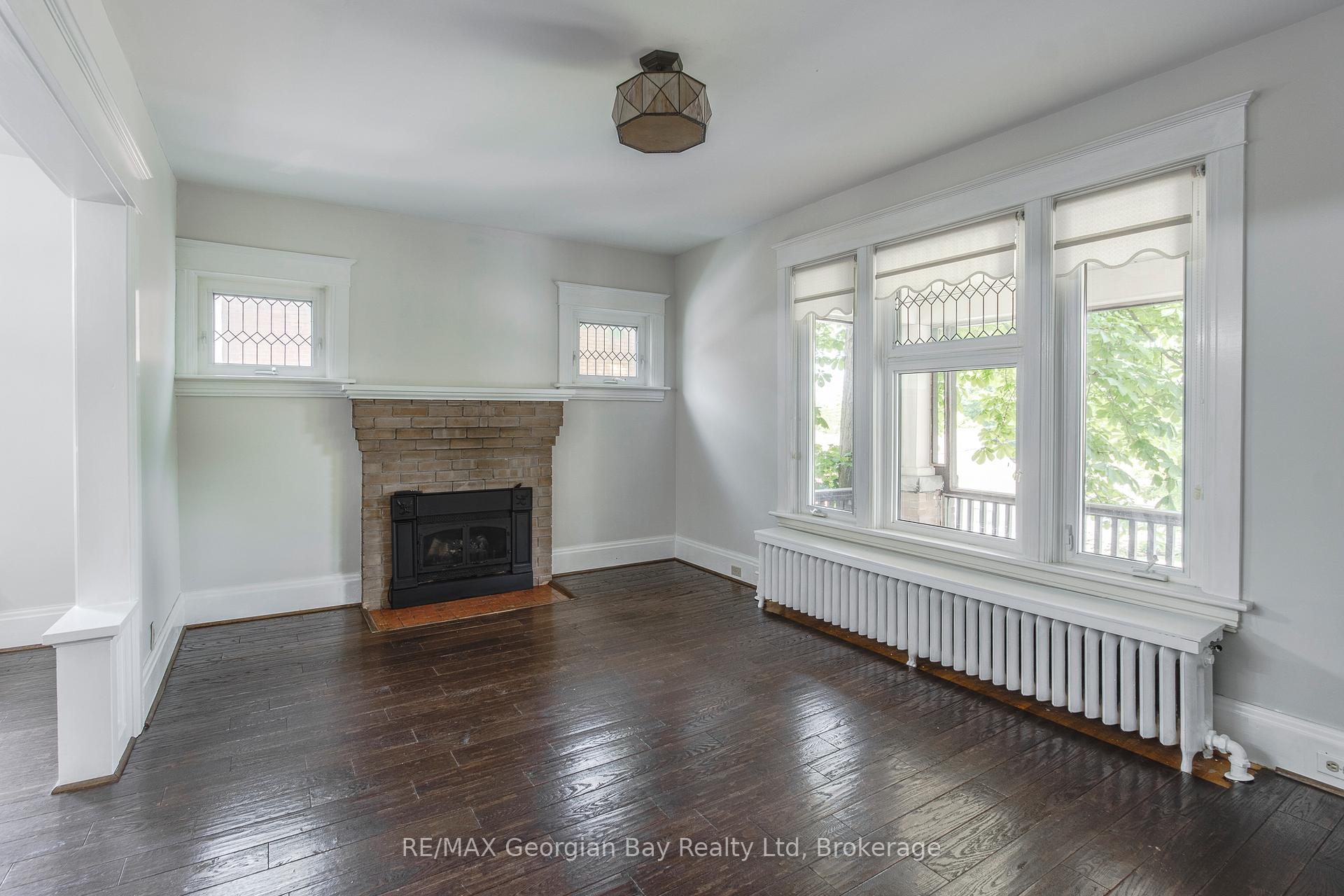Photo 10 of 324 Second Street, Midland — HOMEH