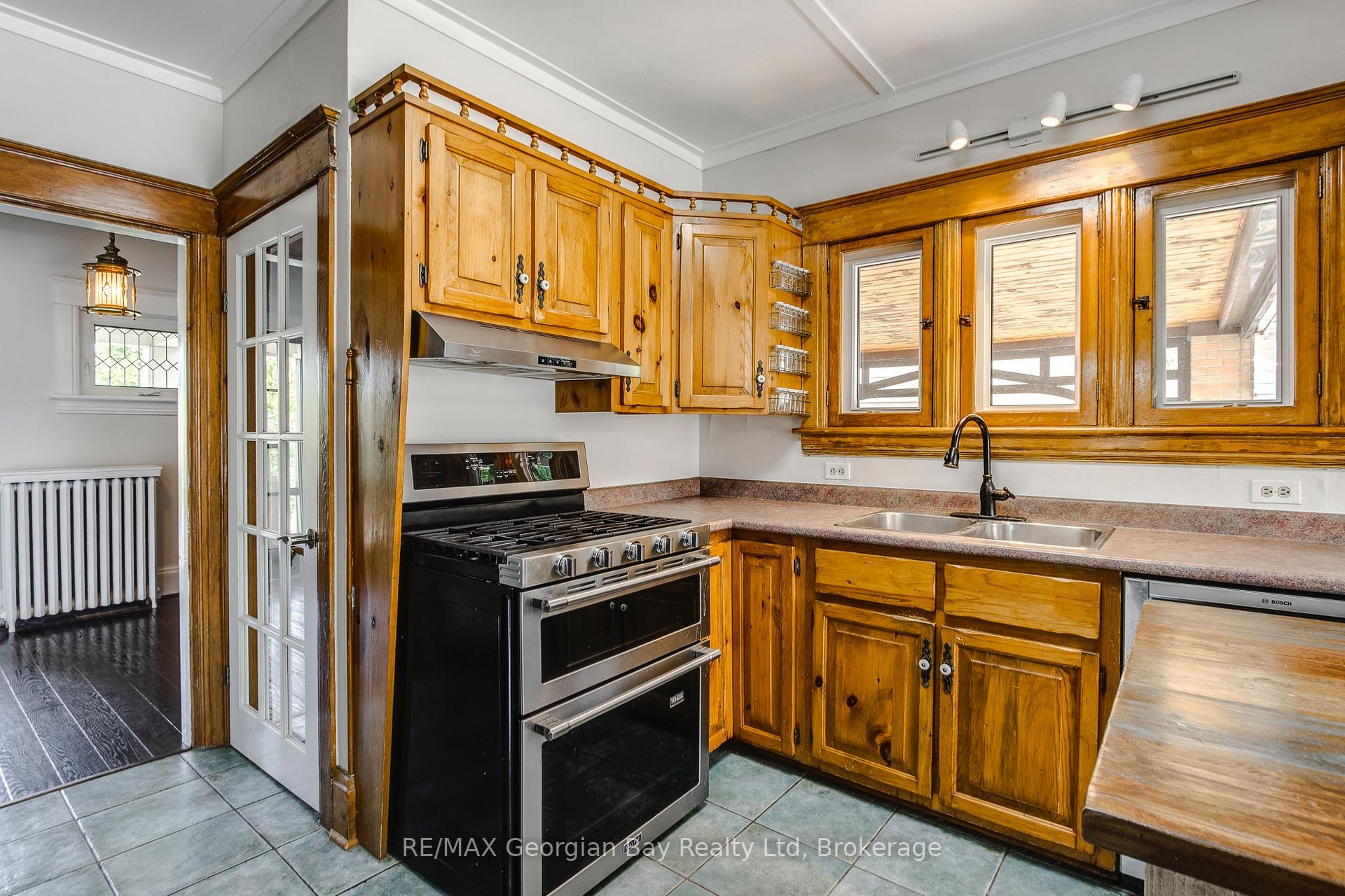 Photo 16 of 324 Second Street, Midland — HOMEH