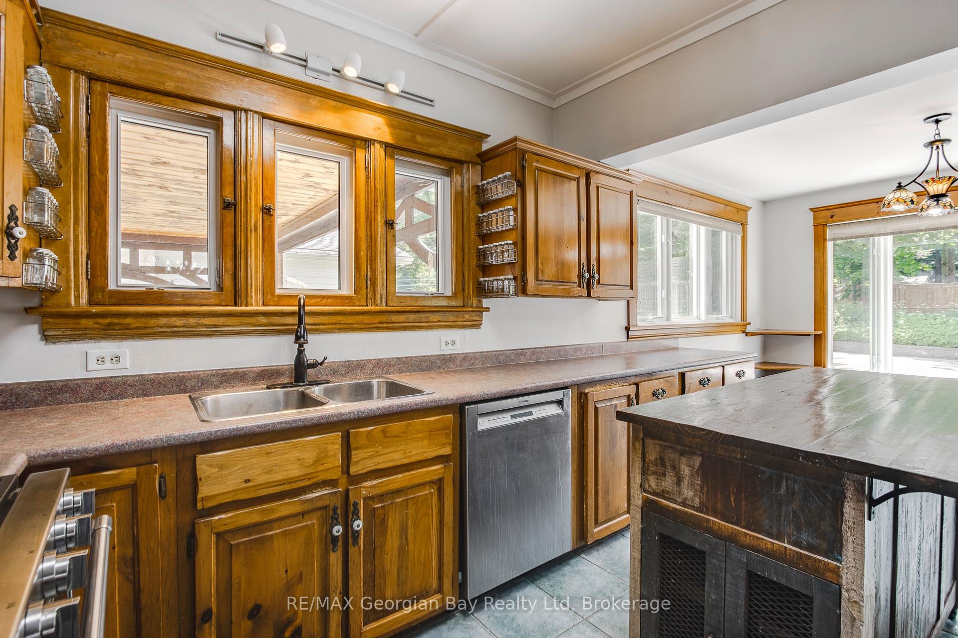 Photo 17 of 324 Second Street, Midland — HOMEH