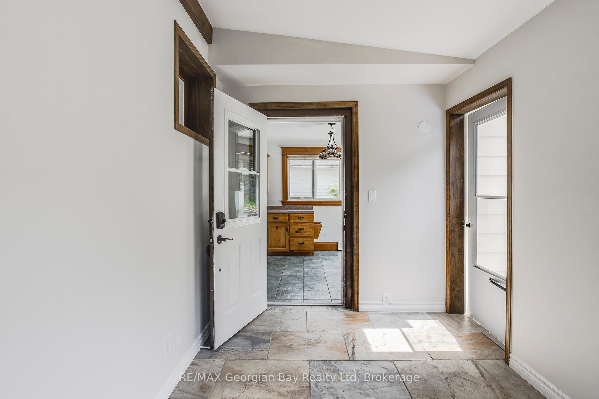 Photo 20 of 324 Second Street, Midland — HOMEH