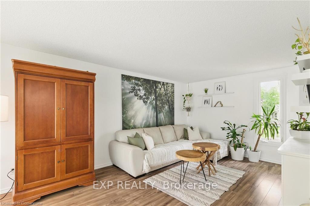 Photo 8 of 147 Rolling Meadows Drive, Kitchener — HOMEH