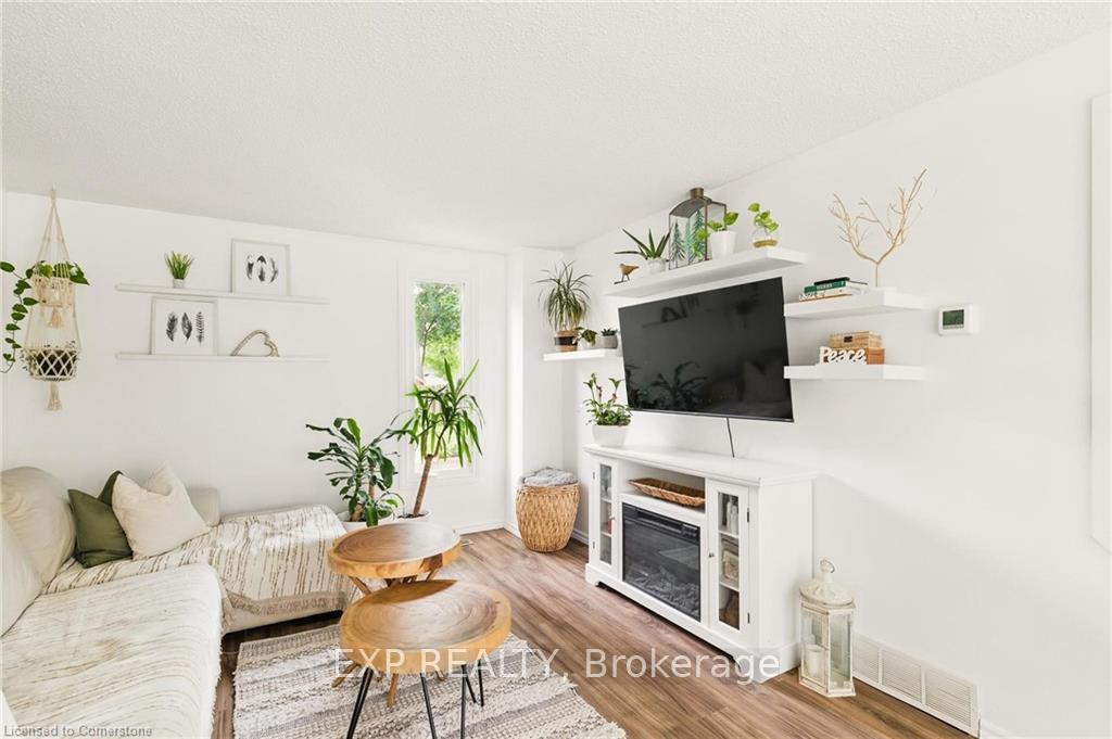 Photo 10 of 147 Rolling Meadows Drive, Kitchener — HOMEH